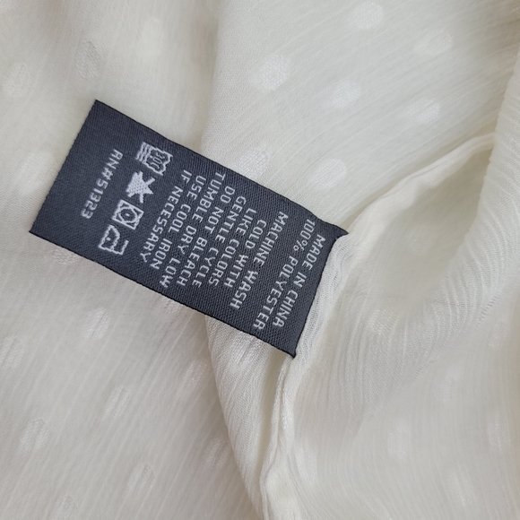 Vince Camuto off white boho ruffle blouse flowy cap sleeves fairy tufted dots 6 - Picture 9 of 11